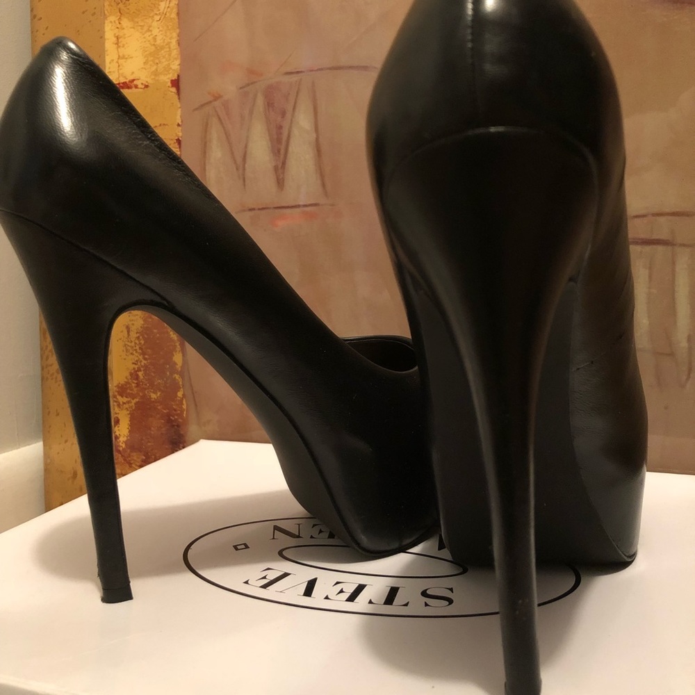 Black Steve Madden platform heels